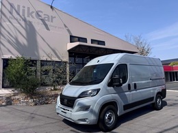 展示車は、ExpeditionGrey エクスペディショングレー（スペシャルソリッド）ですが、LanzaroteGrey ランサローテグレー（スペシャルソリッド）、DucatoWhite　ホワイト（ソリッド）もご用意。在庫の確認が必要です。