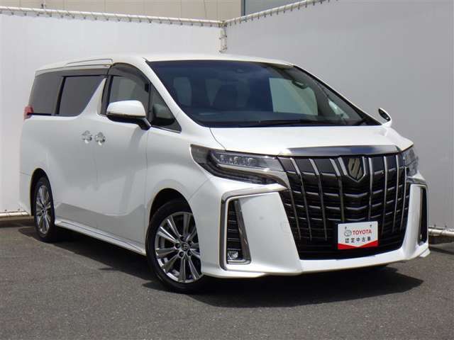 トヨタのお店でU-Carを購入すると、1年間ならどれだけ走っても保証される「ロングラン保証」が自動的に無料でついてきます。さらに、ご希望のお客様には有償で1年または2年の保証延長が可能です。