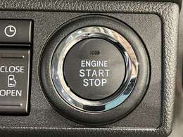 スマートキーを携帯していればキーを取り出さずにドアを施錠＆解錠。クルマの始動も可能です。