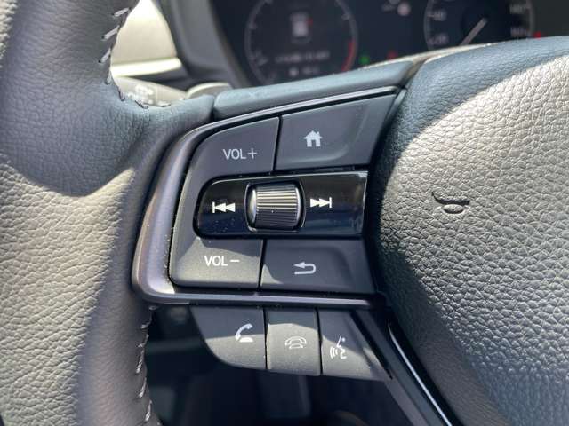ステアリングリモコンが付いているので運転中も操作が出来ます！