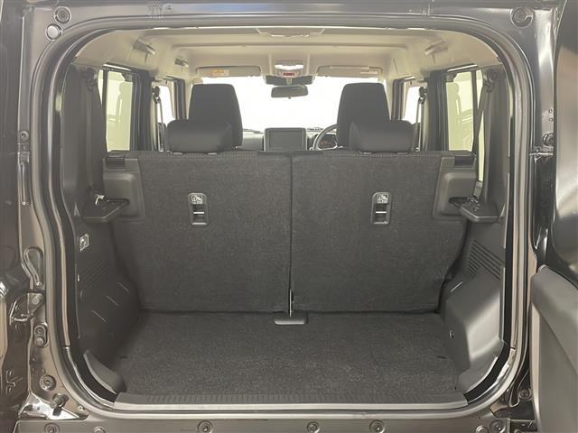 【トランク】積み込みやすくて、たっぷり積める荷室です。乗車人数と荷物の量や大きさによってシートアレンジをすることでより快適なドライブが可能です！