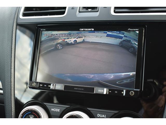 リバースシフトレバーに連動してバックカメラ映像に切り替わります