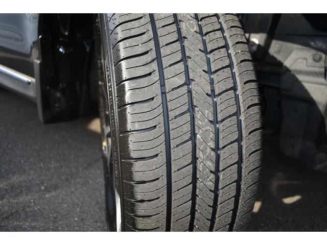 右前タイヤ タイヤ4本新品交換済みです！ダンロップ：グラントレックPT5！タイヤパンク保証プログラム販売中！もしもの時にタイヤ4本新品交換！詳細はスタッフまで！※ホイールロックナットは展示用です。