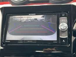 【バックカメラ】バックカメラ付で方向確認も安心です。狭い駐車場や後方確認しにくい場所で活躍します♪駐車が苦手な方にもオススメな便利機能です！