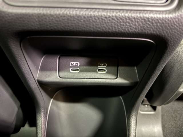 吹き出し口下部にはtypeCの充電ポートもございます！