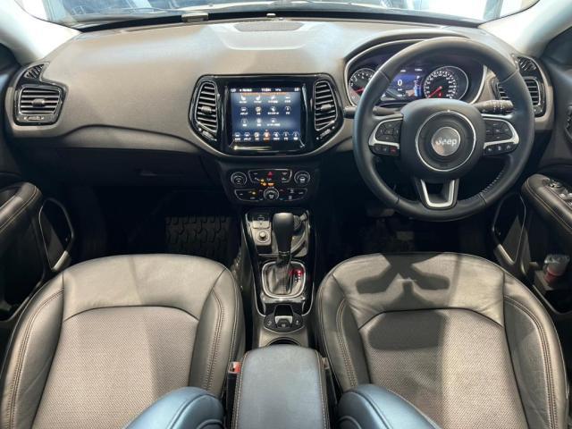 メーカーのトレーニングを受講した、専任メカニックが責任を持ってメンテナンスを実施。車検や点検はもちろん、愛車についてきになること、不安なこと、部品購入など、どんな事でもお気軽にご相談下さいませ。
