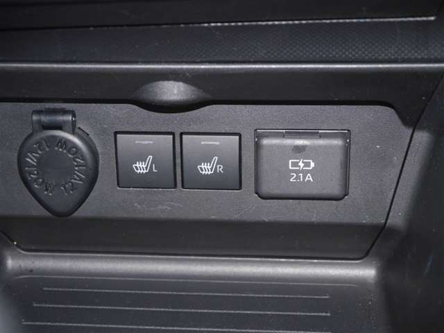 両席フロントシートヒーター/充電用USB端子