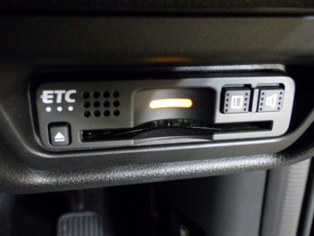 ETC付！高速道路の料金所はキャッシュレスで通過です！サービスエリア等にあるスマートインターの出入りも利用可能でとっても便利☆ご納車後すぐにお使い頂けるようセットアップしてのお渡しとなります。