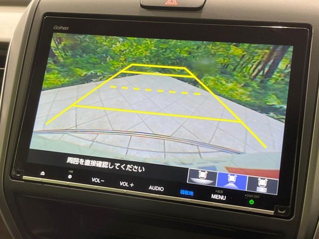 【バックカメラ】駐車時に後方がリアルタイム映像で確認できます。大型商業施設や立体駐車場での駐車時や、夜間のバック時に大活躍！運転スキルに関わらず、今や必須となった装備のひとつです！