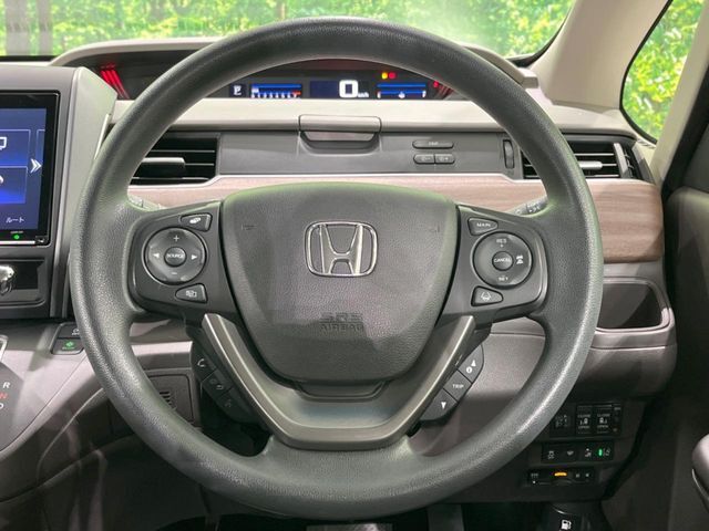 【ステアリングスイッチ】運転中、前方から目線をそらすことなく、オーディオ等の操作が可能な便利機能！安心＆快適なドライブを演出してくれます♪