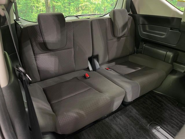 3列目シートはもちろん状態良好☆大人でもゆったりと座って頂けますので、大人数でのお出かけもラクラクです♪ご家族で、気の知れた仲間で、ドライブに行くのが楽しみですね♪