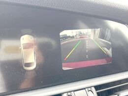 ●ガイドライン付きバックカメラ：不安な駐車もこれで安心！ガイドライン付きなので狭い箇所での駐車もラクラクです！