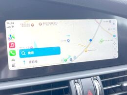 ●Apple　Car　Play：スマホとの有線接続で、ナビ・オーディオ再生などスマホのアプリ機能が画面でも使える便利機能です！