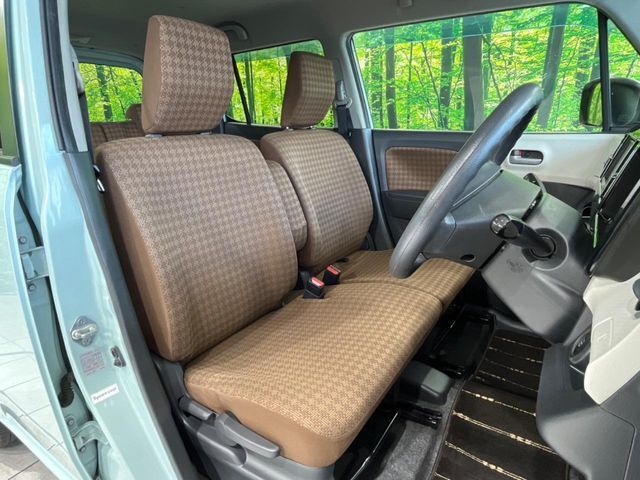 運転席シート廻りは使用感も少なく、良好な状態となっています。丁寧に使われていたことがよくわかりますね。