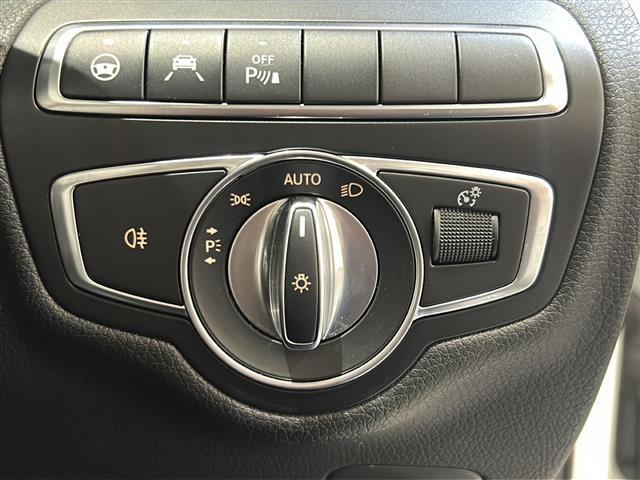 LIBERALAは、輸入車選びの新たなスタイルを提案するインポート・セレクト・ブランドです。オーナー様となる方がクルマから直接感じる感性を第一にした、最良の一台との出会いをコーディネートいたします。