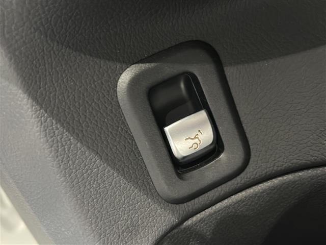 LIBERALAは、輸入車選びの新たなスタイルを提案するインポート・セレクト・ブランドです。オーナー様となる方がクルマから直接感じる感性を第一にした、最良の一台との出会いをコーディネートいたします。