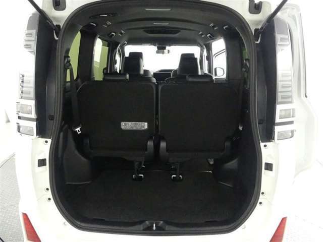 シートを使用しないときは横に跳ね上げて収納ができます！