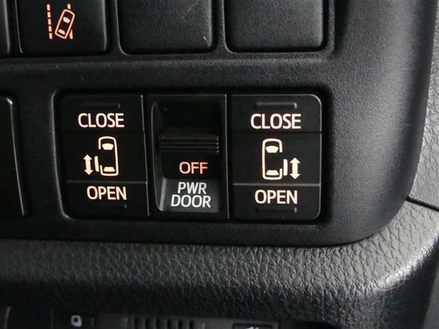 運転席でスライドドアの開閉が可能です！