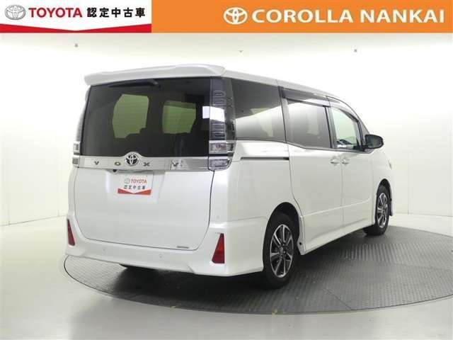 リアはシンプルでスタイリッシュなデザインです。