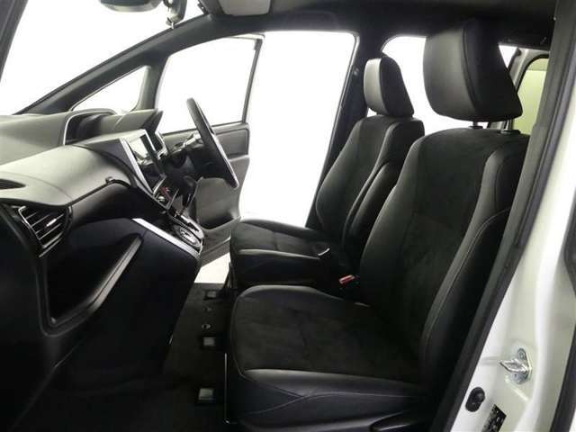 見通しのよいすっきりとした視界で、誰でも運転しやすいです。運転のしやすさは疲れにくさにも繋がりますよ♪