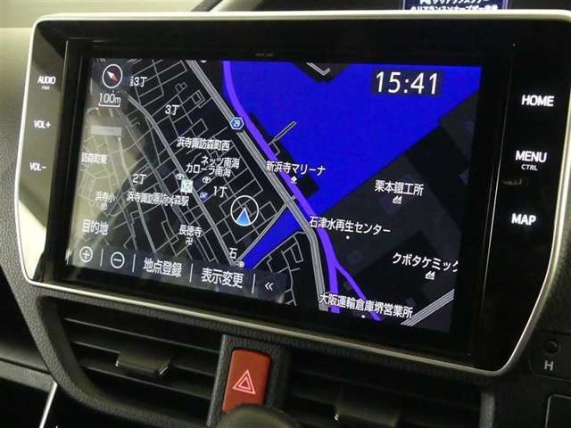 純正ナビを装備。タッチパネル式で使いやすく、お出かけもラクラクです。