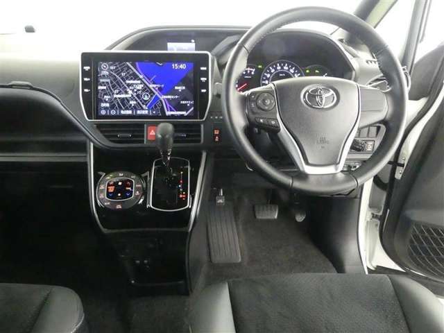 高いホールド性で運転姿勢が安定します。長距離ドライブでも疲れにくいのが魅力です。快適なドライビングライフをお送りください♪