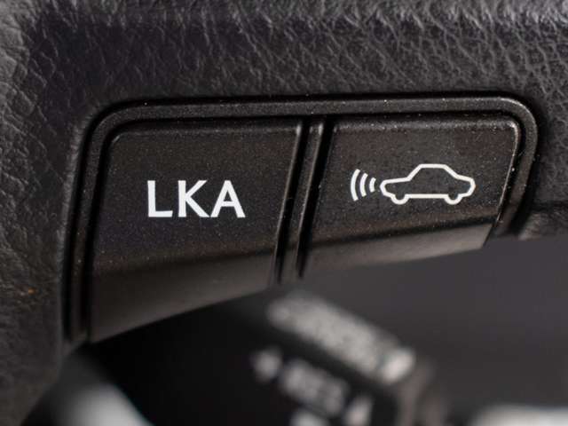 衝突回避支援型プリクラッシュセーフティシステム　前方に出現した障害物に対し警報を発し、ドライバーに警告。同時にブレーキアシストにより衝突回避と速度を軽減します。