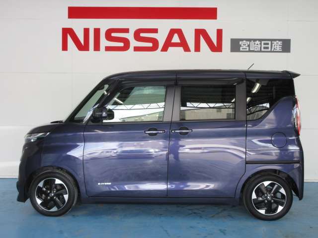 お渡し後のお手入れも弊社サービス工場にて、サービススタッフによるプロの洗車が受けれます（別途有料）寒い・暑いに関係なくショールムにてお待ち頂いている間にピカピカに洗車いたします！