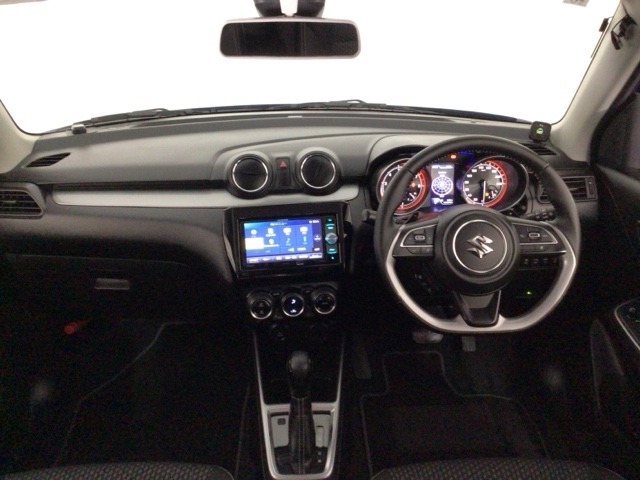 【前方視界】開放的な前方視界！運転がしやすく疲れにくいです♪窓が大きく、見通しがとっても良いおクルマですよ♪