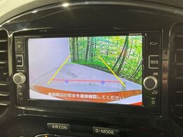 【バックカメラ】駐車時に後方がリアルタイム映像で確認できます。大型商業施設や立体駐車場での駐車時や、夜間のバック時に大活躍！運転スキルに関わらず、今や必須となった装備のひとつです！