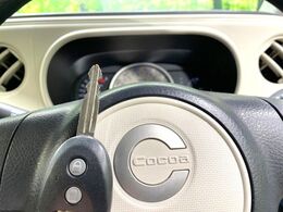 【キーレス】少し離れた場所からでもボタン一つでドアの開錠・施錠ができるのでとっても便利！ドアの鍵穴周りに傷をつけることもありません♪