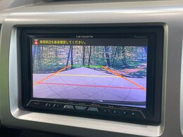 【バックカメラ】駐車時に後方がリアルタイム映像で確認できます。大型商業施設や立体駐車場での駐車時や、夜間のバック時に大活躍！運転スキルに関わらず、今や必須となった装備のひとつです！