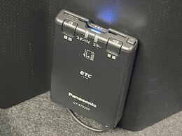 【ETC】高速道路の料金所をストレスなく通過！話題のスポットやサービスエリアに多い「スマートIC」利用時は必須のアイテムです。当店でセットアップを実施、ご納車当日からすぐにご利用いただけます！