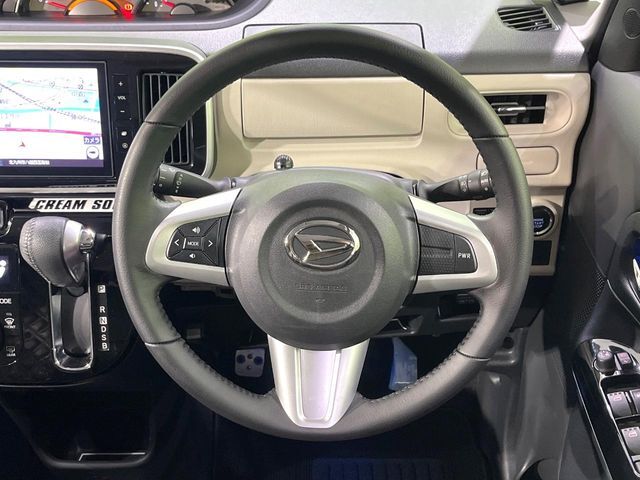 ステアリングも使用感が少なく、きれいな状態となっております♪