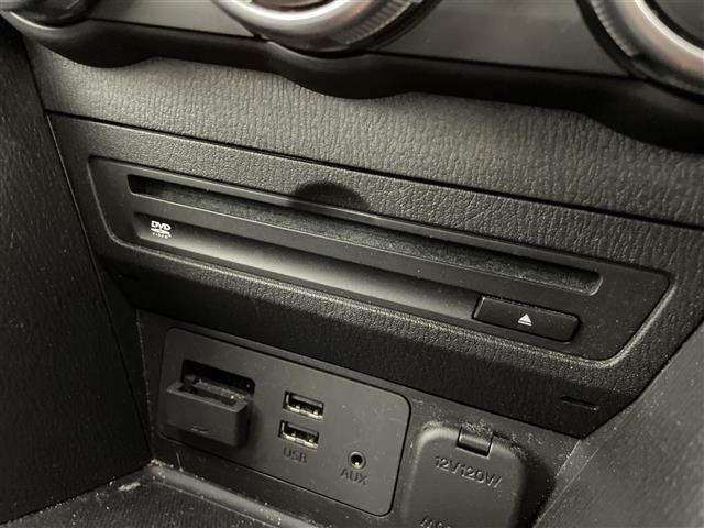 【CD/DVDプレーヤー/フルセグTV】オプションのCD/DVDプレーヤー/フルセグTVがついています！車内をより快適に！