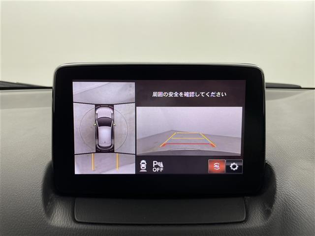【360°ビュー・モニター】まるでクルマを真上から見下ろしたかのような視点で駐車をサポートします！クルマの斜め後ろや真横など、前後左右の4つのカメラの映像が合成されて、モニターに映し出されます。
