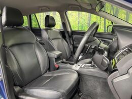 【黒革シート】上質な本革を使用し、高級感あふれる黒革シート。常に体に触れる部分だから、座り心地の良さにはこだわりたいですね♪汚れの付着や劣化を抑制する内装コーティング施工もおススメですよ♪