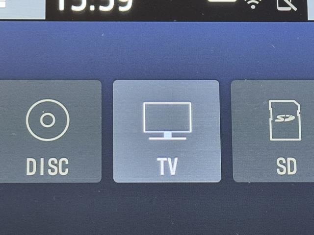 TVが見れるチューナーを装備しています。　新しい車でも付いていないことで、TVが見れない事も多々あるので要チェックです。