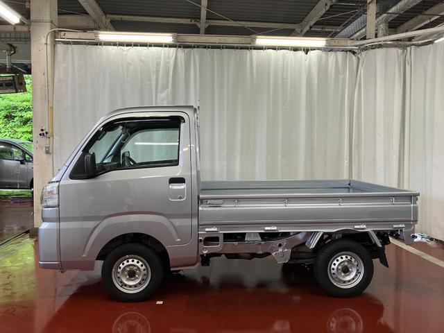 【スマートアシスト搭載車】　衝突回避支援ブレーキ機能（対車両・歩行者）、衝突警報機能（対車両・対歩行者）、誤発信抑制制御機能などの機能で安全な運転をサポートします