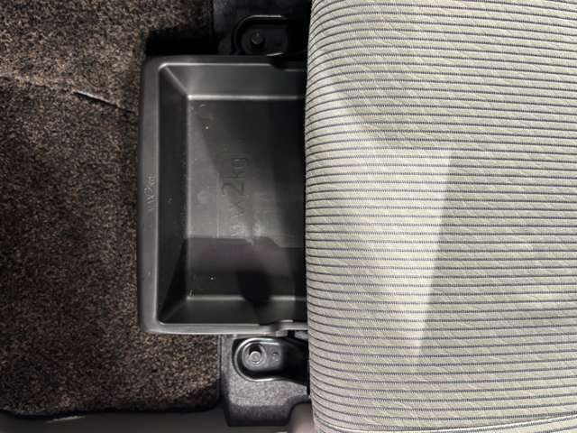 助手席シート下に収納有☆