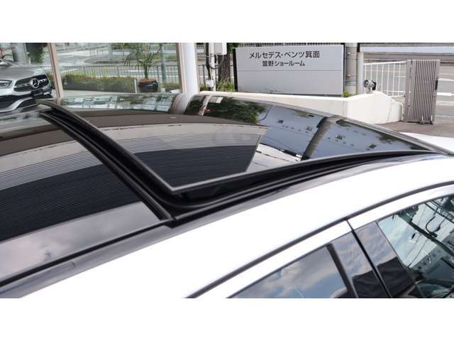 パノラミックスライディングルーフ　【電話番号 072-724-6336】こちらの車両のお問い合わせは、メルセデス・ベンツ箕面サーティファイドカーセンターまで！常設展示50台！