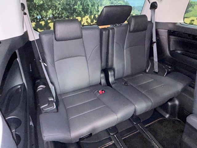 3列目シートはもちろん状態良好☆大人でもゆったりと座って頂けますので、大人数でのお出かけもラクラクです♪ご家族で、気の知れた仲間で、ドライブに行くのが楽しみですね♪