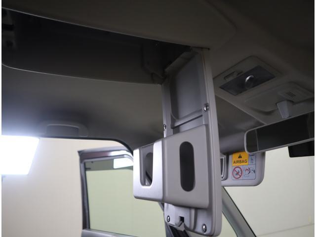 前席の頭上にはテッシュボックス装備☆　どの席からも取りやすい位置にあるのでとても便利です。