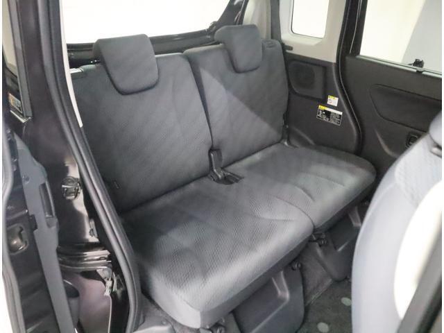 後部座席は左右独立でシートスライド・リクライニングが可能な為、効率よくシートのアレンジが可能です♪足元も広々でゆったり過ごせます。