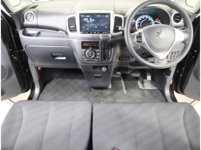 落ち着いたインテリアで天井も足元も広いので広々お使い頂けます。収納が多いのも嬉しい！