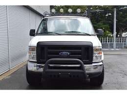 【アフターサービス2】　国家整備士資格を持つスタッフが在籍。工場はリフト2基完備で迅速に対応いたします。コンピューターテスターを使った診断ができ、ACデルコ正規ディーラーとして常に消耗品をストックしてます