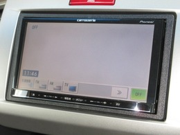 ナビゲーションはパイオニアメモリーナビ（AVIC-MRZ05）を装着しております。AM、FM、CD、ワンセグTVがご使用いただけます。初めて訪れた場所でも安心ですね！