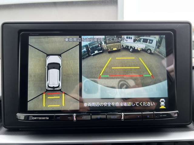 バックカメラは全方位モニターとなっております　ステアリングに連動してガイド船が動きますので、駐車の苦手な方も安心です♪