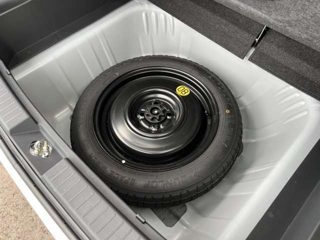 メーカーオプションのスペアタイヤ搭載　万が一の際も安心です。