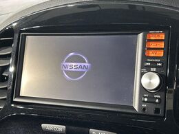 【純正ナビ】人気の純正ナビを装備しております。ナビの使いやすさはもちろん、オーディオ機能も充実！キャンプや旅行はもちろん、通勤や買い物など普段のドライブも楽しくなるはず♪